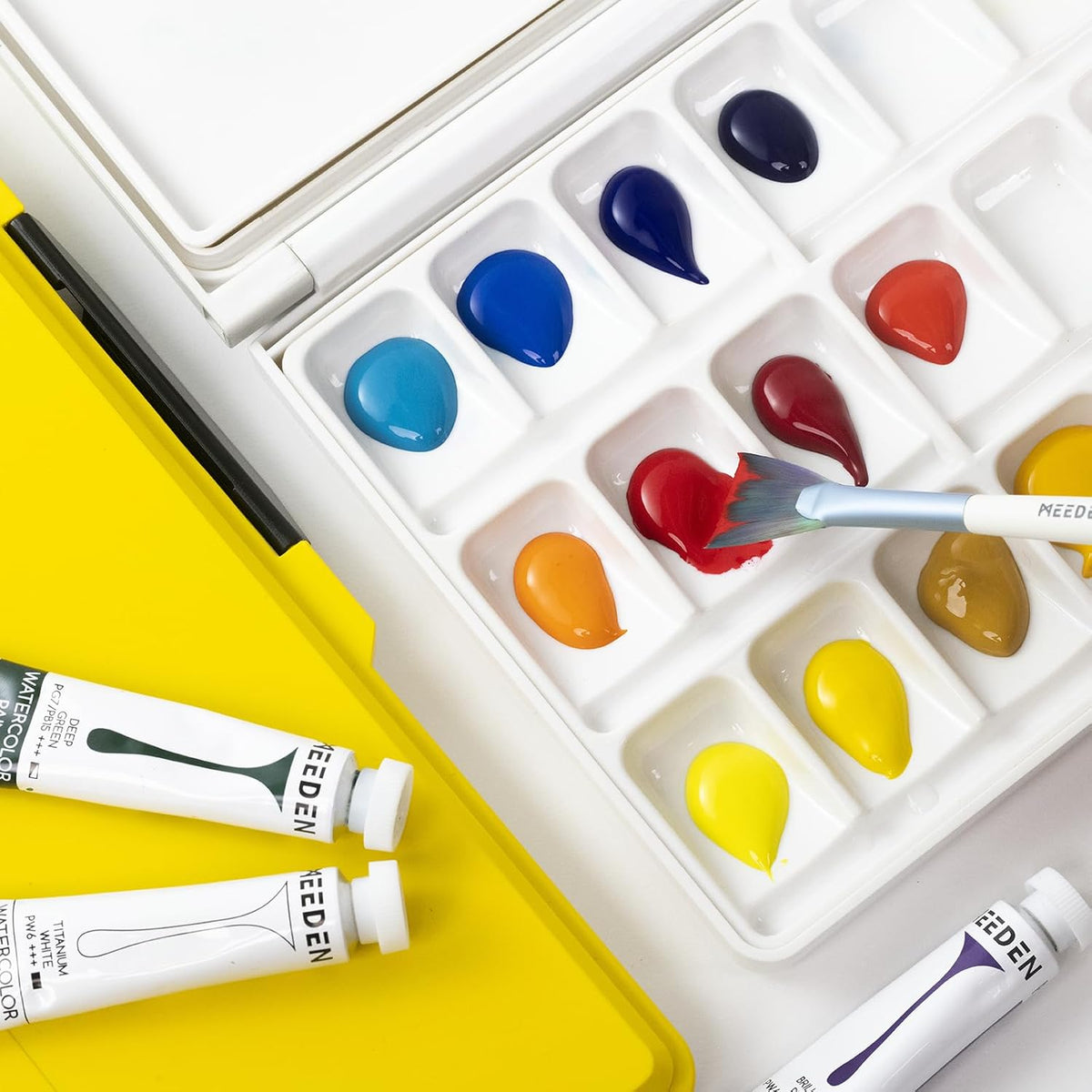 MEEDEN Watercolor Palette with Lid: 33 Wells Airtight Folding Paint Palette